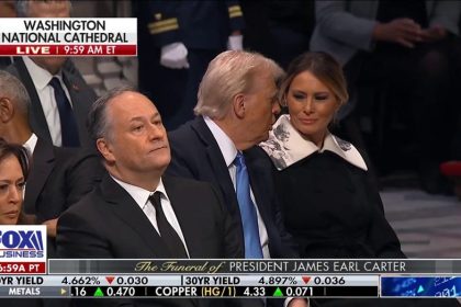 Harris, Emhoff appear to ignore Trump, Obama as outgoing veep grimaces at presidential banter