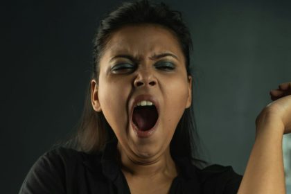 7 Common Workplace Habits Ruining Your Career Growth