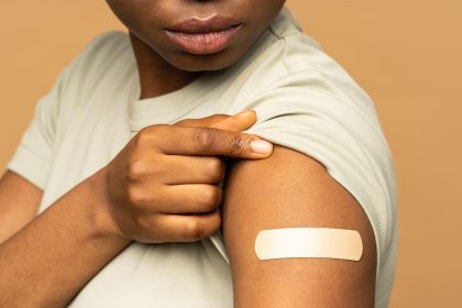 Study Pinpoints Factors Driving COVID Vaccine Hesitancy Among Black Women