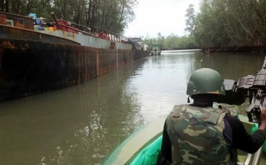 Nigerian Navy intercepts boat with 100,000 litres of stolen crude oil in Ondo 