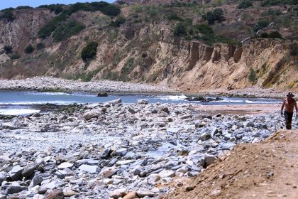 Los Angeles-area authorities investigating human legs found on shoreline