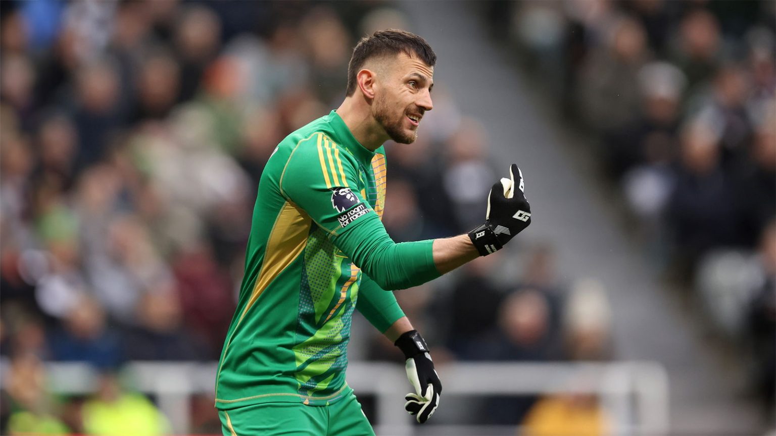 Eddie Howe explains Martin Dubravka position