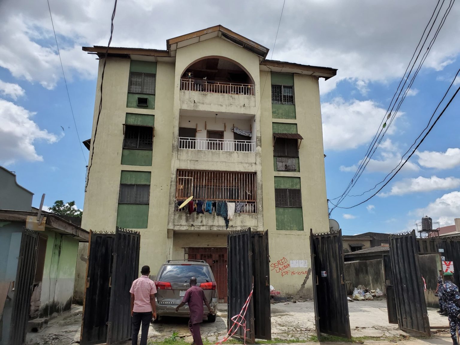 Lagos govt evacuates occupants from distressed buildings in Surulere and Apapa 