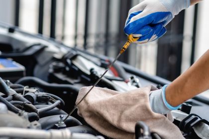 How To Read Your Car’s Oil Level On A Dipstick
