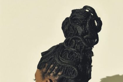Lupita Nyong’o Shines at the Academy’s Governors Awards with a Breathtaking Afrocentric Updo