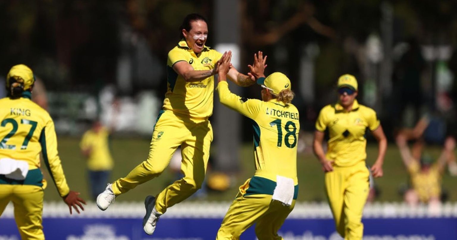 Australia ‘snatch victory’ as England collapse to 21-defeat