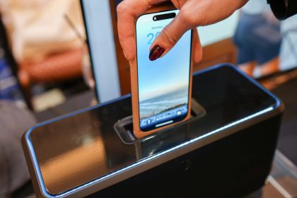 This viral ‘phone toaster’ at CES can fully charge your handset in under 5 seconds
