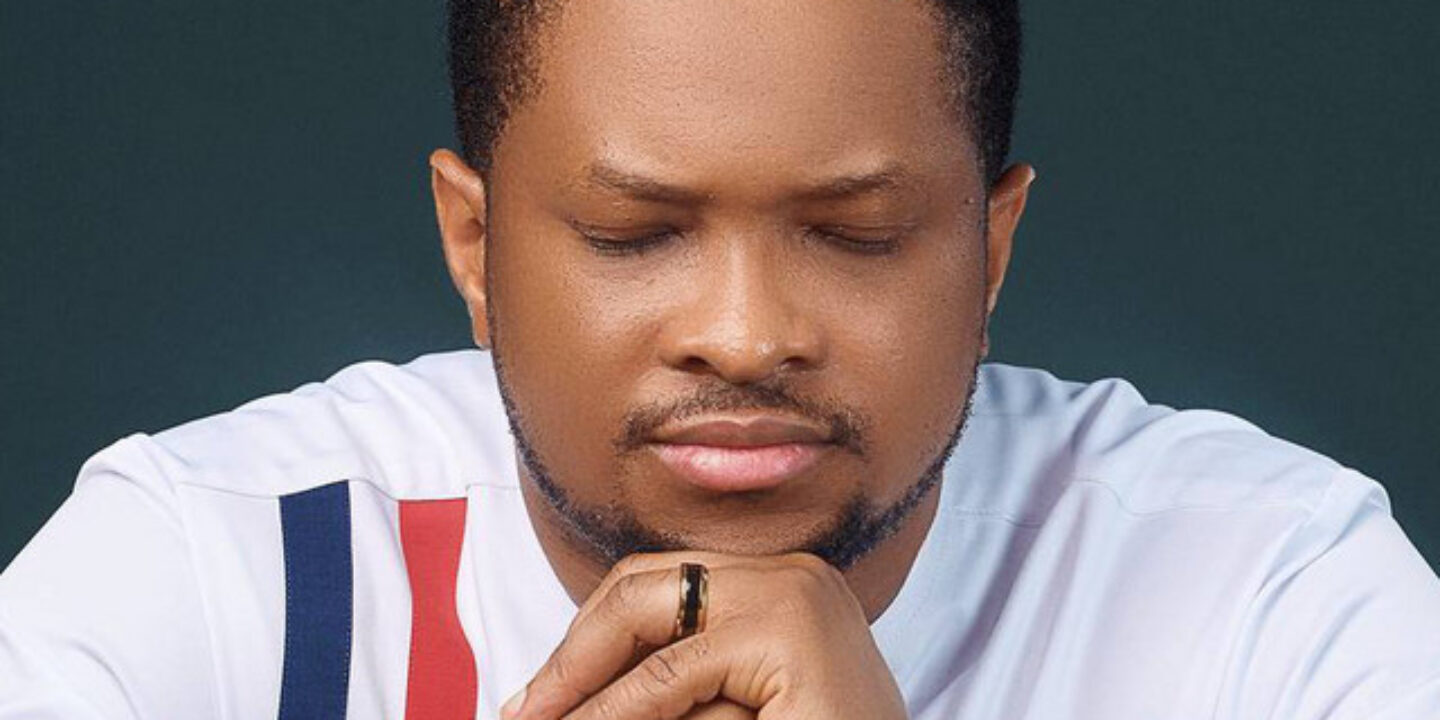 Favour (It Surround Me Like A Shield) Lyrics by Lawrence Oyor