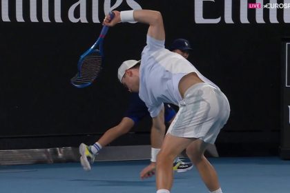 Draper ‘destroys’ racquet in show of frustration against Vukic