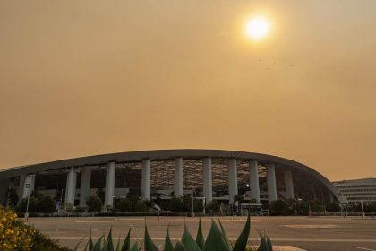 Cardinals send team planes to evacuate Rams’ players, families and pets from wildfires: report