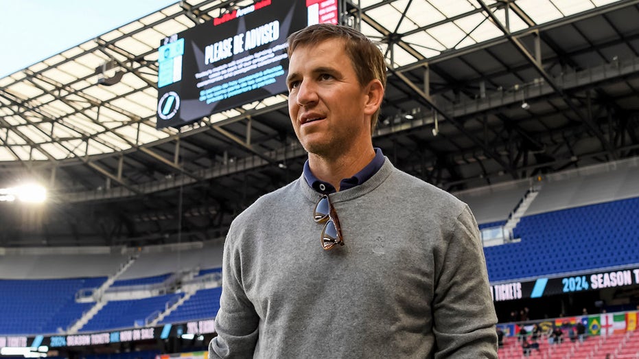 Giants legend Eli Manning backs team’s decision to stick with Brian Daboll, Joe Schoen despite woeful season