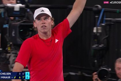 Downtown squash shot for the ages from Michelsen in point of the tournament contender