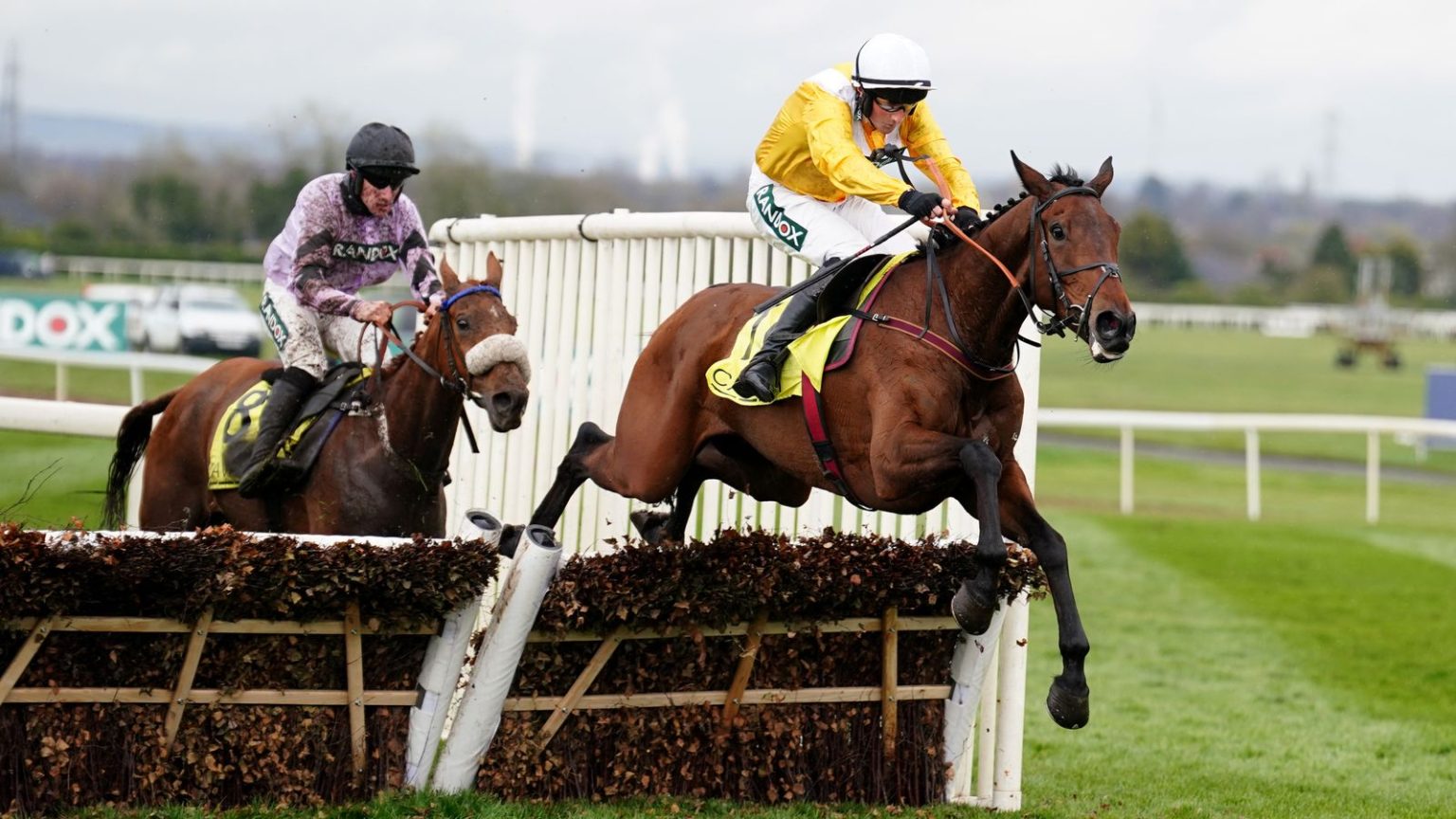 Today on Sky Sports Racing: Apple Away and Fantastic Lady headline Listed Mares’ Chase