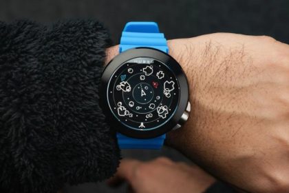Good luck figuring out what time it is on this cool Asteroids watch