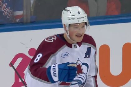 Necas records first point as an Avalanche with assist to Makar