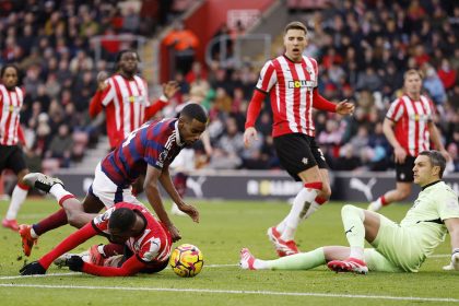 Former top referee rules on this controversial Southampton v Newcastle incident