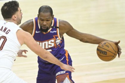 On Air Mics Leak Kevin Durant’s Retirement Timeline as Suns Star Makes More NBA History