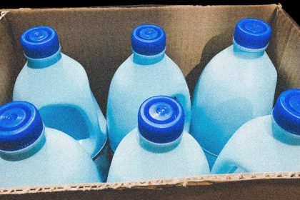 Bleach Enthusiast, Antisemitic Conspiracist Among Stars of Anti-Vaxxer Event To Be Held at Trump Hotel