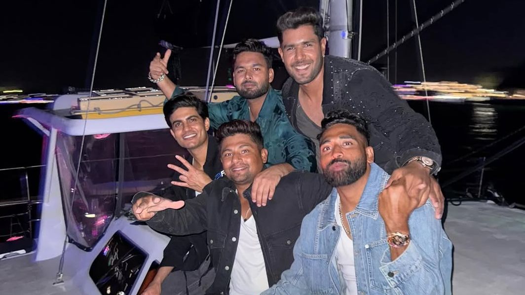 Sarfaraz Khan celebrates New Year with India teammates