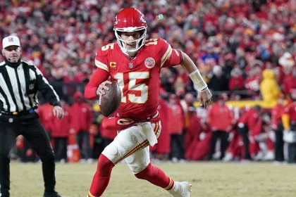 Mics Caught Patrick Mahomes Joking Around With Ref During Chiefs’ Win Over Bills