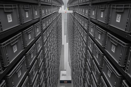 Brightpick’s new warehouse robot can reach 20-foot-high shelves