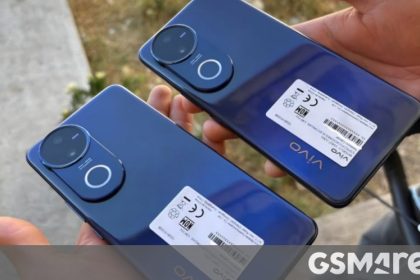 vivo V50 hands-on images leak