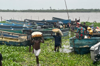 Nigerian navy intercepts 16 boats carrying 1000 bags of smuggled rice in Badagry  