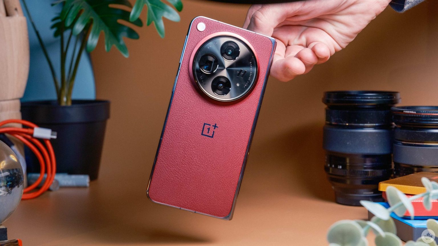 OnePlus CEO pokes fun at Samsung with Oppo Find N5 teaser