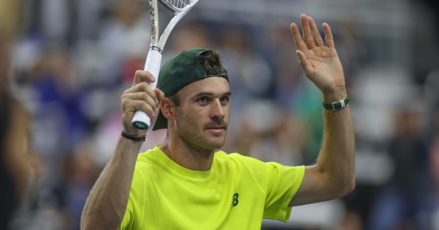 Shot of the year contender? Paul pulls off ridiculous winner at Dallas Open