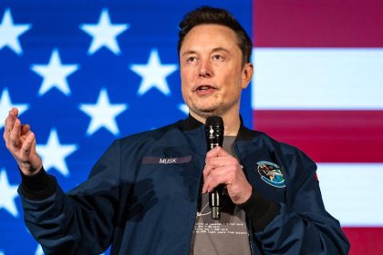 Oregon congresswoman determined to protect federal workers with Stop Musk Act
