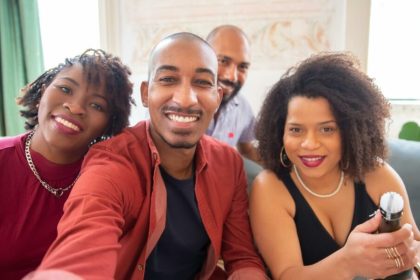 Friendship in the Hustle Era: How to Stay Connected Despite Busy Schedules