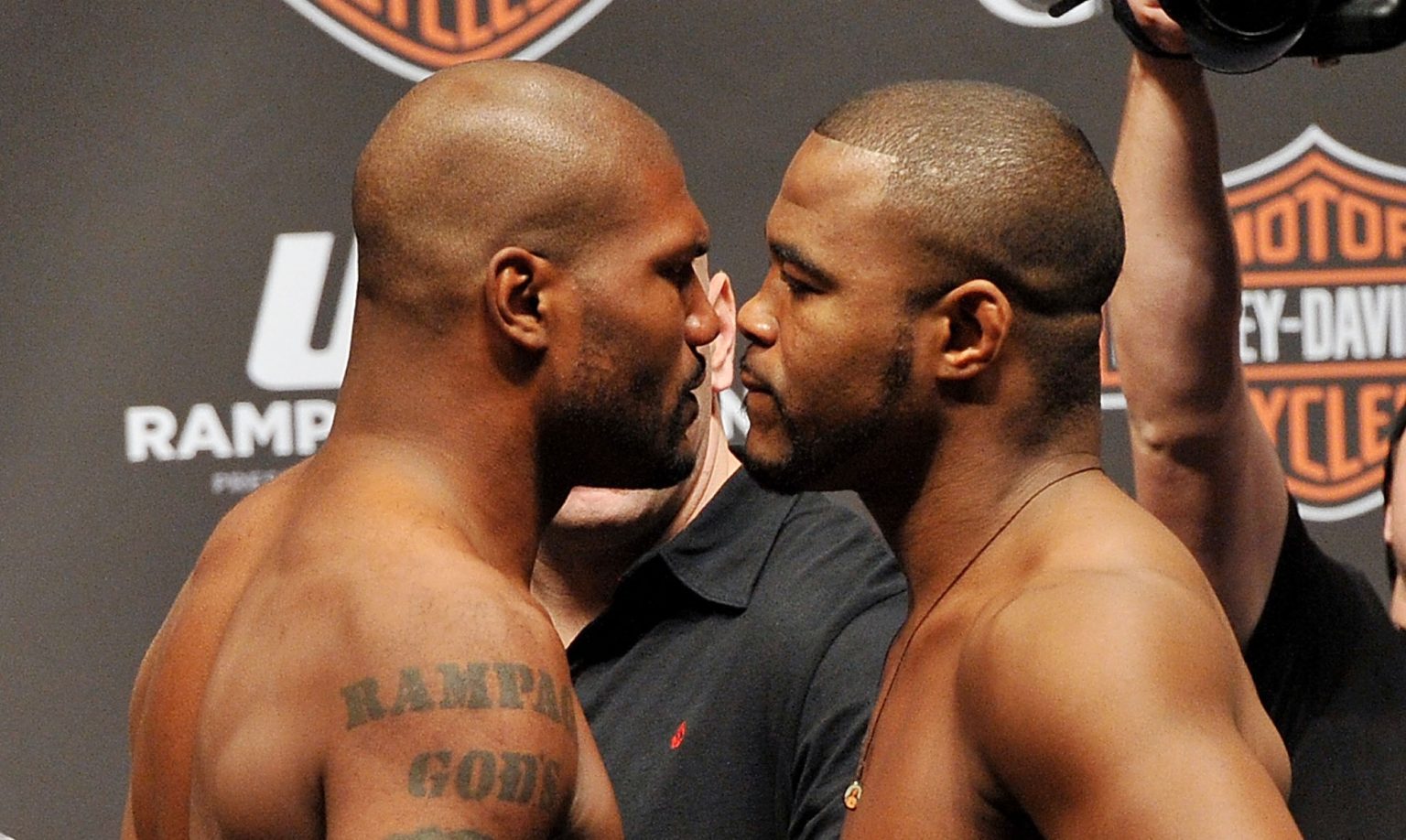Former UFC champs Rashad Evans, ‘Rampage’ Jackson set to box in April