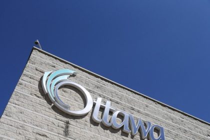Buy local: Ottawa city council prepares for threat of trade war with U.S.