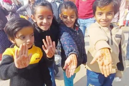 प्रयागराज: महाकुंभ में खो न जाएं बच्चे… माता-पिता ने खोज निकाला अनोखा तरीका