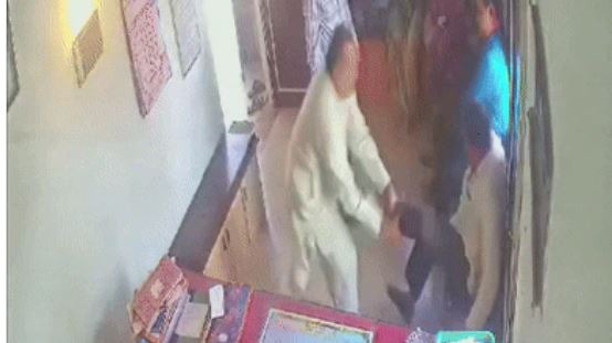 चंद सेकेंड में 18 थप्पड़… स्कूल में टीचर संग प्रिंसिपल की हैरान करने वाली हरकत, CCTV में कैद