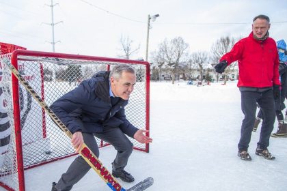 David McGuinty throws support behind Mark Carney for Liberal leadership
