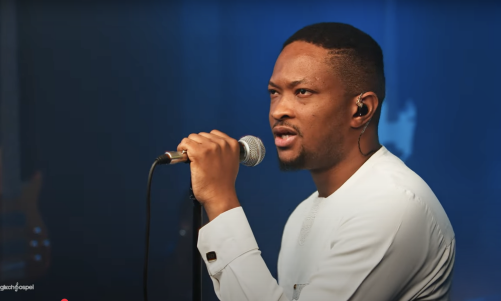 Godswill Oyor Delivers a Stirring Live Performance of “Favour” on Glitch Gospel