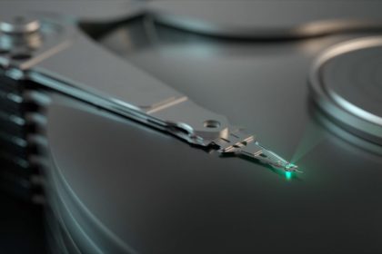 Race to 100TB HDD heats up as Seagate pulls rug under Western Digital, Toshiba feet by acquiring HAMR-specialist