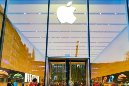 Apple promises to spend $500B, hire 20K over 4 years to swerve Trump import tariffs