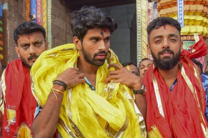 Axar, Varun, Washington visit Puri temple