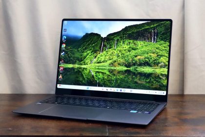Samsung’s new flagship laptop rivals the MacBook Pro, and it’s not just because of the display