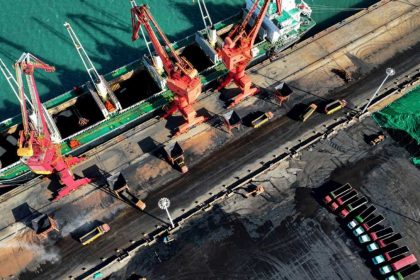 Asian stocks wobble as US inflation fails to ease trade worries