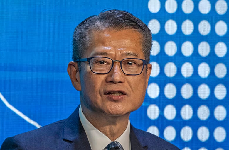 Hong Kong to Halt Commercial Land Sales in Attempt to Cure Office Slump