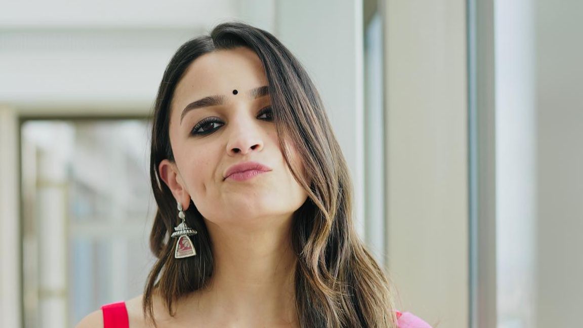 Alia Bhatt’s love for bindis in 10 pics