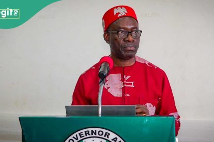 Powerful governor bans secondary students from using phone