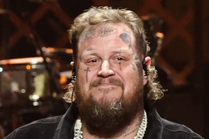 Jelly Roll takes fans through fitness journey on the road after 140lbs weight loss