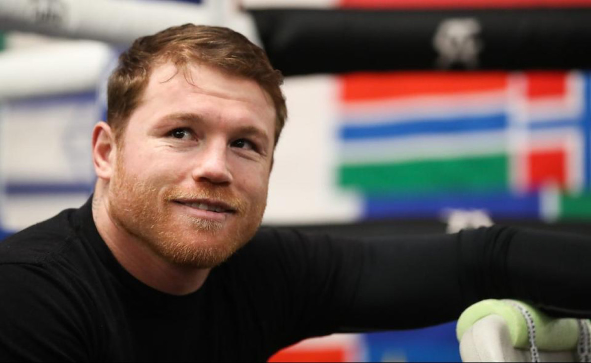 Canelo Alvarez punches interviewer three times during unusual quiz