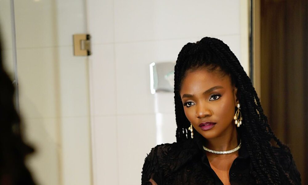 If You’re Not Hyping Your Girls Like This Simi’s ‘Woman to Woman,’ You’re Doing It Wrong