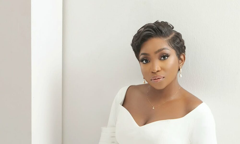 Omowunmi Dada’s Look is Proof That White Never Goes Out of Style