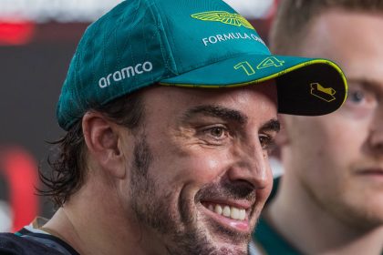 Alonso clams up for Aston Martin’s transition year